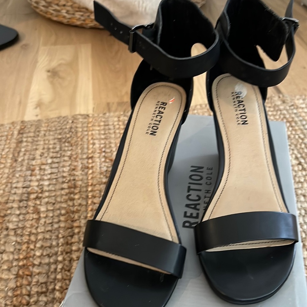 Kenneth cole reaction wedge heels size 9.5